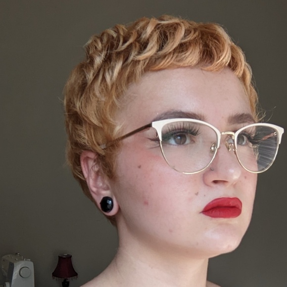 Meet your Posher, Lucille - Picture 1 of 1